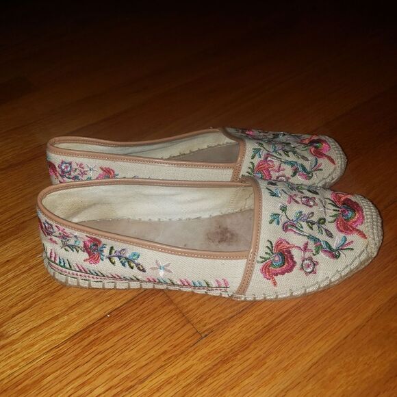 Gianni Bini embroidered Slip-On Flats - Picture 1 of 7